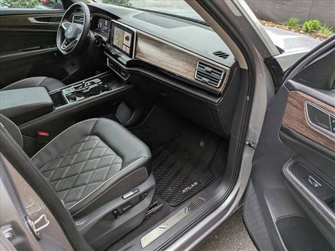Used 2025 Volkswagen Atlas SEL Premium R-Line AWD/4WD image 11