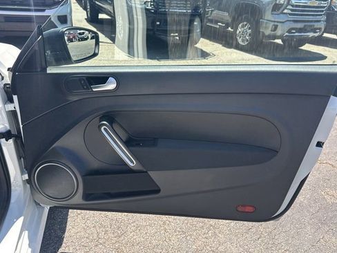 Used 2017 Volkswagen Beetle 1.8T S FWD image 16