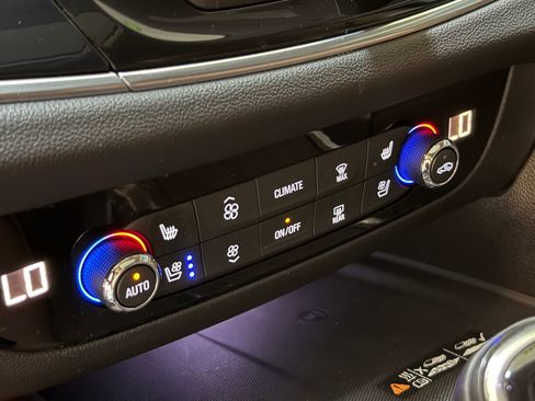 Used 2021 Buick Enclave Avenir w/ Avenir Technology Package image 17