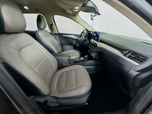 Used 2020 Ford Escape SE image 32