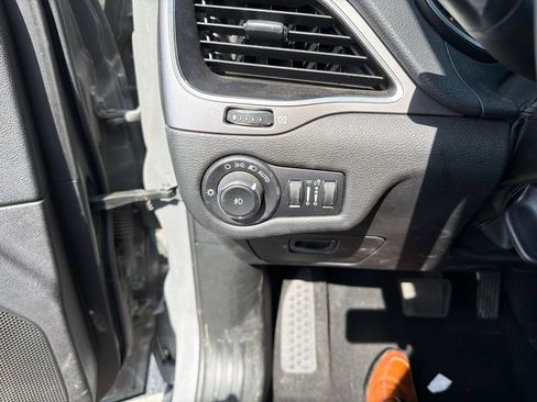 Used 2021 Jeep Cherokee Latitude Lux AWD/4WD image 12