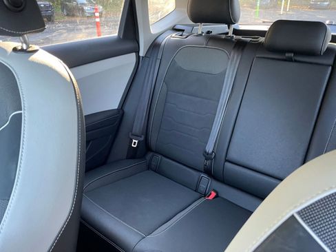 Used 2025 Volkswagen Taos SE image 35