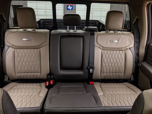 Used 2026 Ford F250 Platinum w/ Platinum Plus Package image 31