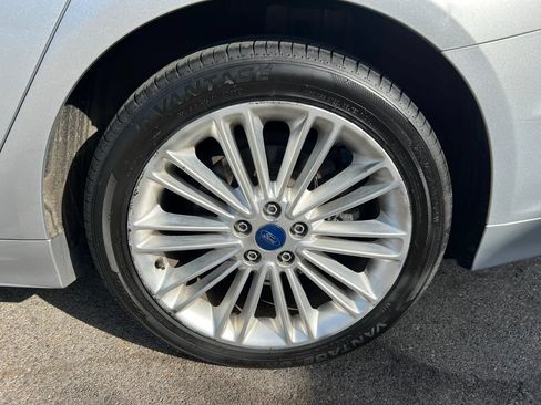 Used 2016 Ford Fusion SE w/ Equipment Group 202A FWD image 12