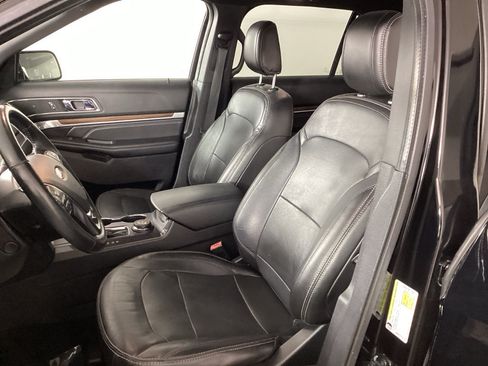 Used 2018 Ford Explorer Limited w/ Equipment Group 301A AWD/4WD image 17