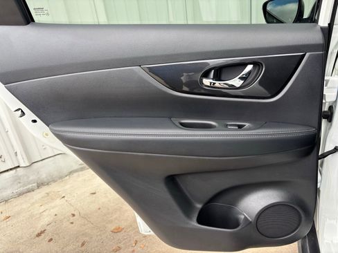 Used 2020 Nissan Rogue SV image 28