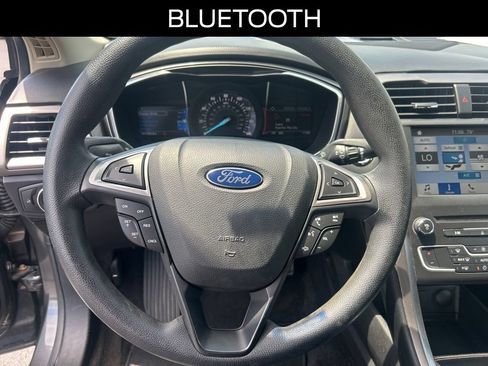 Used 2017 Ford Fusion SE w/ Fusion SE Technology Package FWD image 11