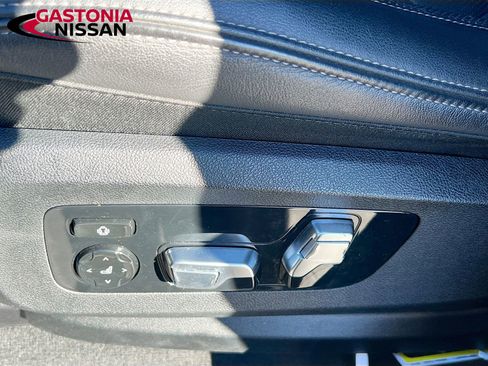 Used 2023 BMW X6 M50i w/ Executive Package image 26