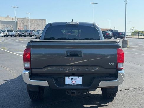Used 2017 Toyota Tacoma TRD Off-Road w/ Tow Package (A/T) AWD/4WD image 6