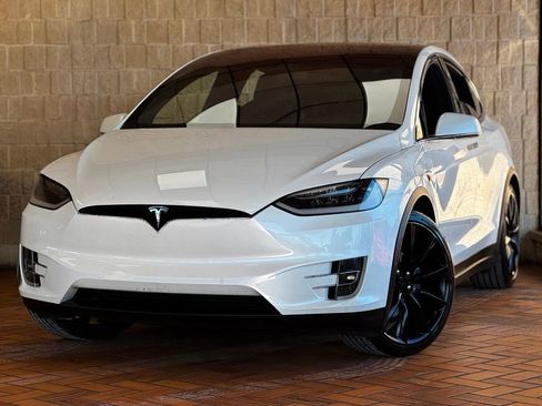 Used 2017 Tesla Model X 75D image 3