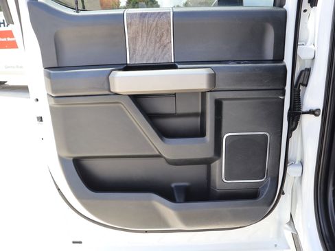 Used 2019 Ford F250 Lariat w/ Chrome Package image 28