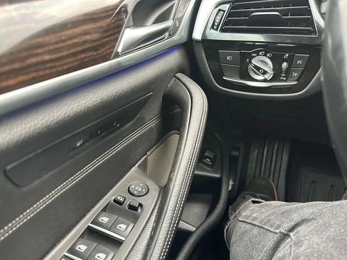 Used 2017 BMW 530i xDrive image 22