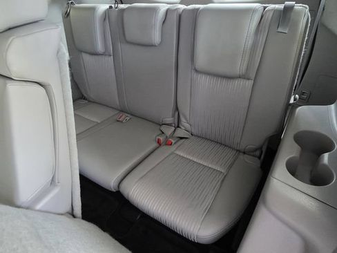 Used 2018 Toyota Highlander Plus FWD image 15