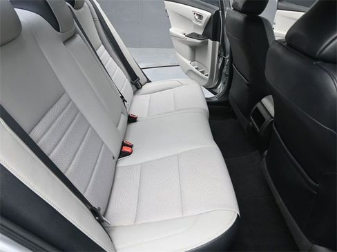 Used 2017 Toyota Camry SE image 14