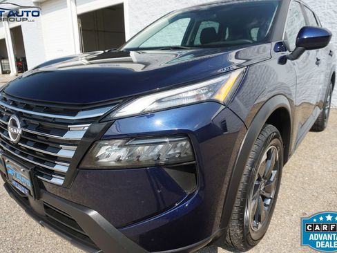 Used 2024 Nissan Rogue SV AWD/4WD image 5