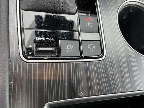 Used 2023 Toyota Sienna Platinum image 42