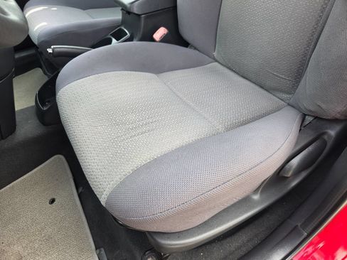 Used 2004 Toyota Matrix FWD image 16