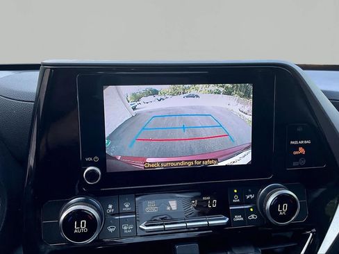 Certified 2025 Toyota Highlander LE FWD image 27