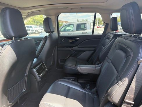 Used 2023 Lincoln Aviator Reserve AWD/4WD image 3