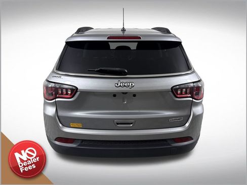 Used 2018 Jeep Compass Latitude FWD image 5