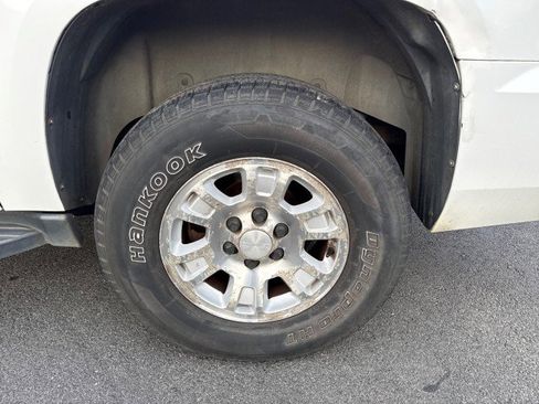 Used 2007 GMC Yukon XL SLT w/ SLT Preferred Equipment Group image 10