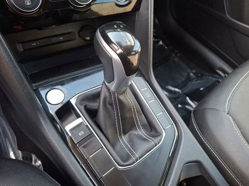 Used 2024 Volkswagen Taos SE image 16