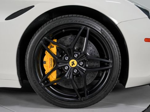 Used 2016 Ferrari California T RWD image 27