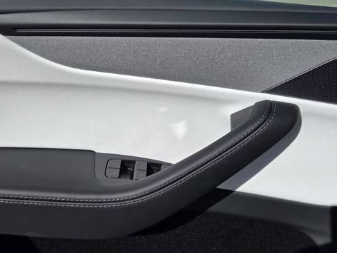 Used 2026 Tesla Model Y Long Range image 18