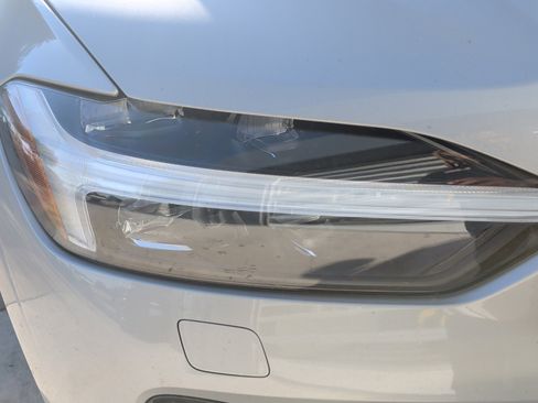 Used 2025 Volvo XC60 B5 Plus w/ Climate Package image 11