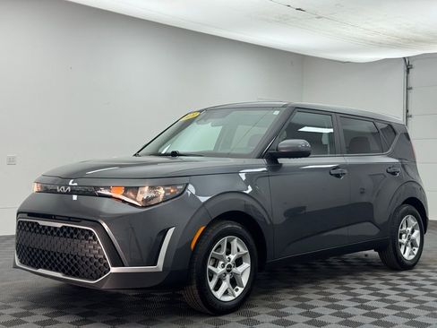 Used 2023 Kia Soul LX w/ Option Group 015 FWD image 2