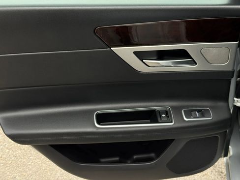 Used 2017 Jaguar XF Prestige RWD image 16