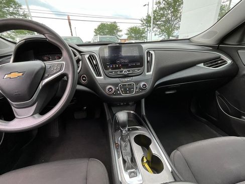 Used 2022 Chevrolet Malibu LT FWD image 9