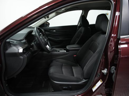 Used 2024 Nissan Altima 2.5 SV image 25