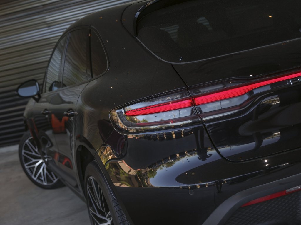 Certified 2026 Porsche Macan AWD/4WD image 12
