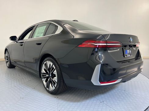 New 2026 BMW 530i w/ Executive Package image 3