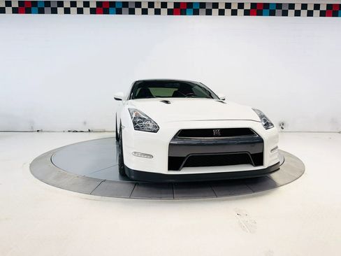 Used 2014 Nissan GT-R Black Edition AWD/4WD image 18