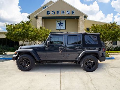 Used 2018 Jeep Wrangler Unlimited Sport w/ Connectivity Group AWD/4WD image 2