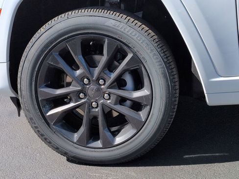 New 2026 Jeep Grand Cherokee Limited AWD/4WD image 9