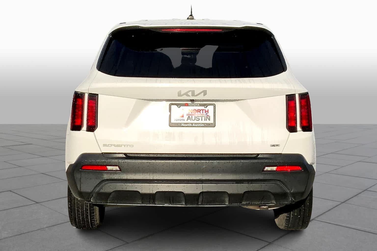 Used 2023 Kia Sorento LX AWD/4WD image 5