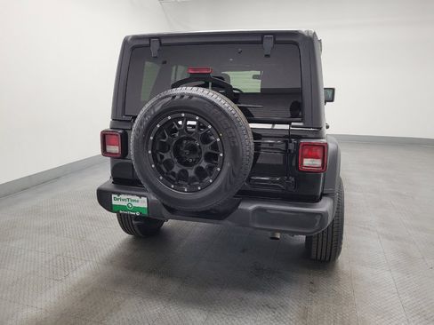 Used 2018 Jeep Wrangler Unlimited Sport S AWD/4WD image 7