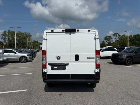 Used 2025 RAM ProMaster 2500 w/ Convenience Group FWD image 4