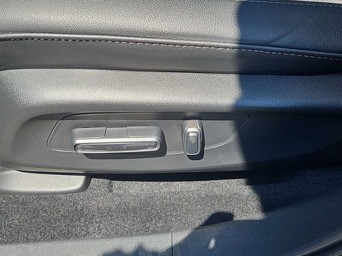 Used 2025 Honda HR-V EX-L image 17
