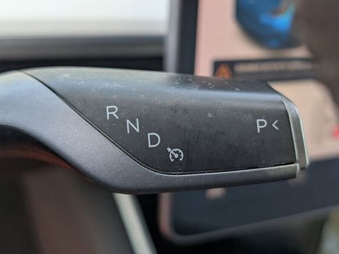 Used 2021 Tesla Model Y Long Range AWD/4WD image 25