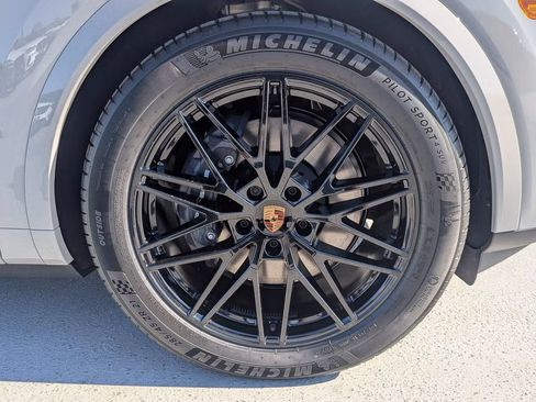 Certified 2026 Porsche Cayenne Coupe AWD/4WD image 12