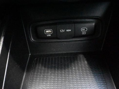 Used 2025 Hyundai Venue SEL FWD image 19