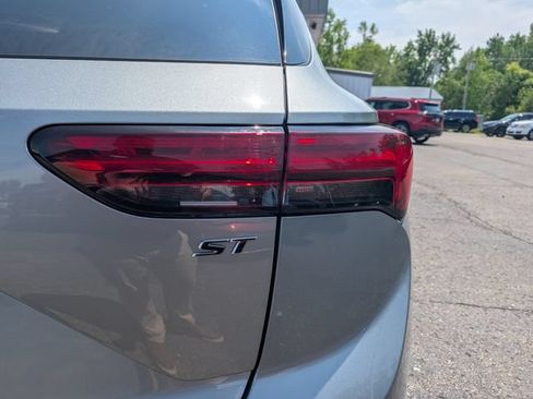Used 2023 Buick Envision Preferred AWD/4WD image 8