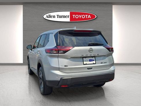 Used 2024 Nissan Rogue SV AWD/4WD image 9