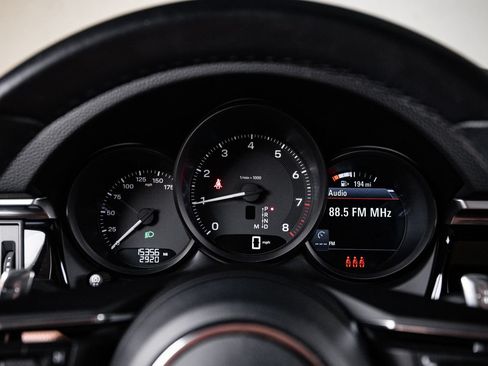 Certified 2023 Porsche Macan AWD/4WD image 15