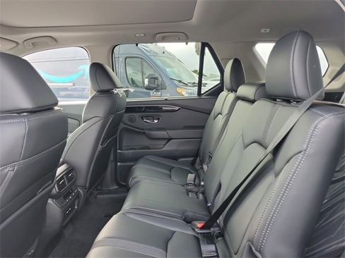 New 2025 Honda Pilot Touring image 12
