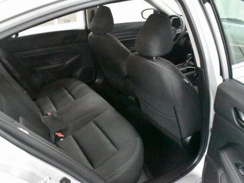 Used 2024 Nissan Altima 2.5 SV image 14